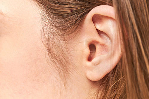 ¿Cómo limpiar adecuadamente tus oídos sin dañarlos?